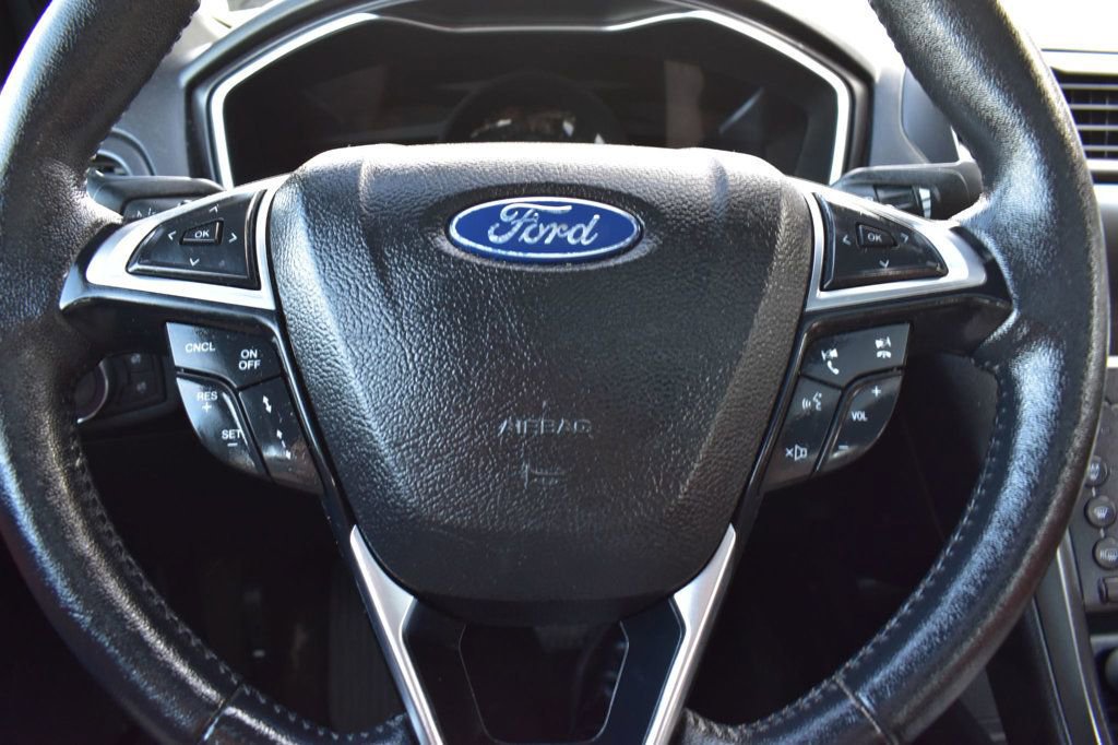 Used 2020 Ford Fusion Titanium image 27