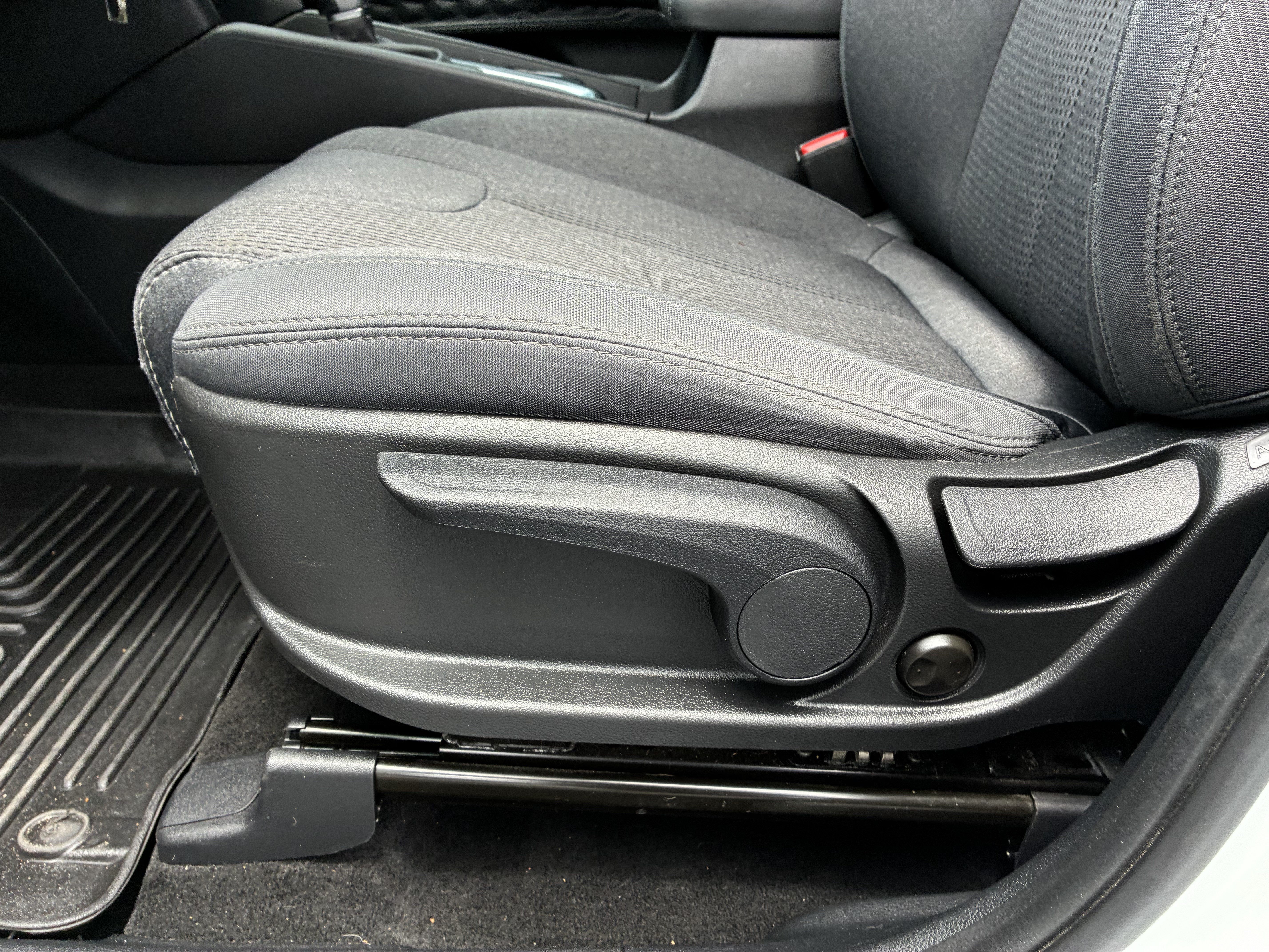 Used 2019 Hyundai Santa Fe SE FWD image 24