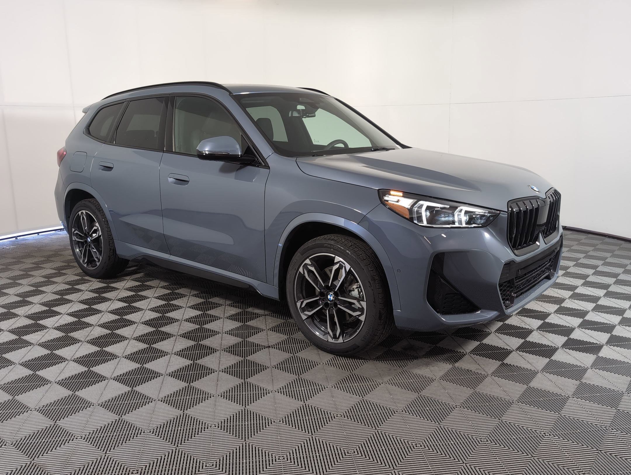 Used 2026 BMW X1 xDrive28i w/ M Sport Package image 5