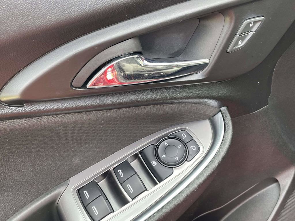 Used 2020 Chevrolet Malibu LT FWD image 15