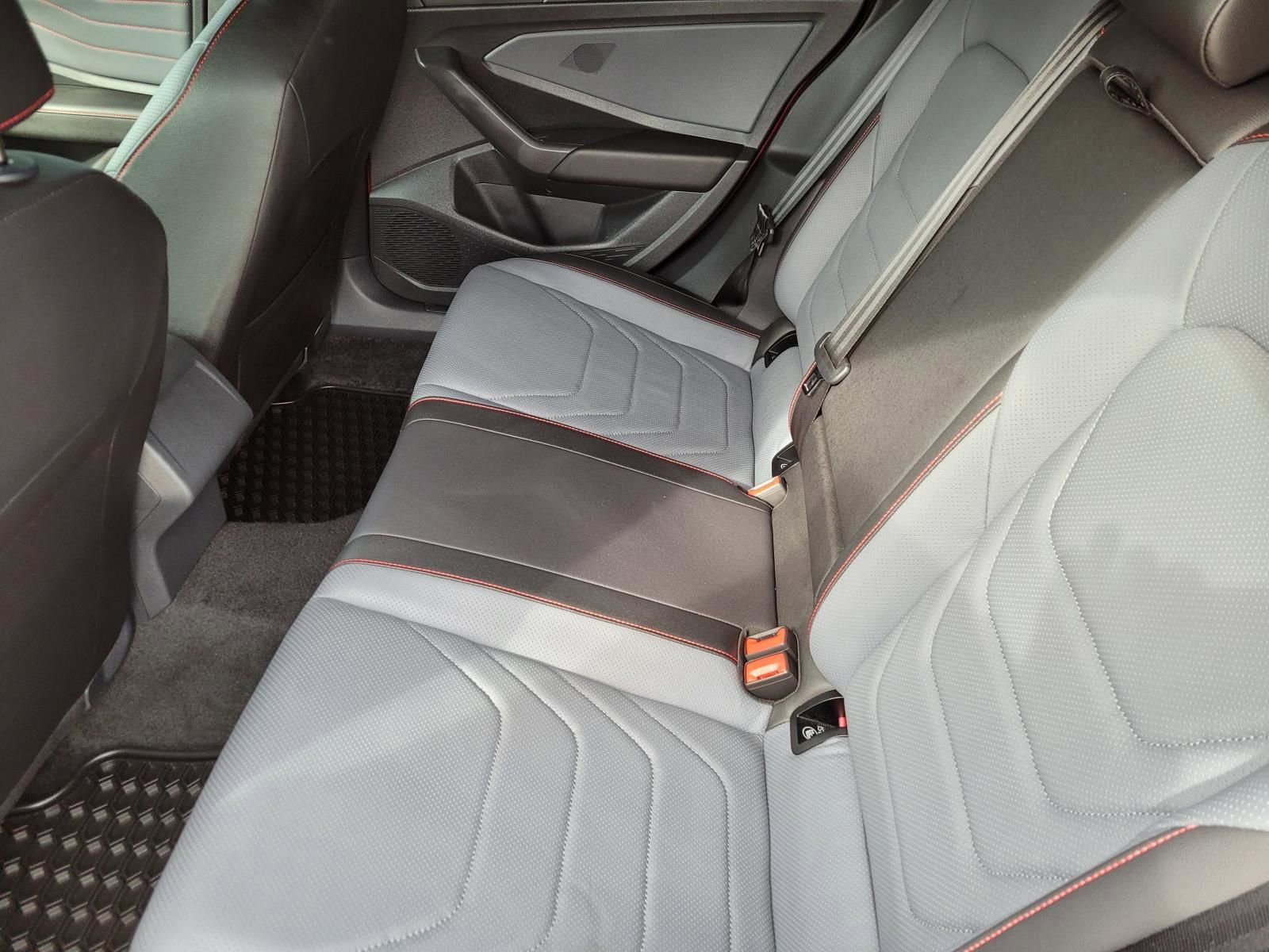 Used 2025 Volkswagen Jetta GLI Autobahn FWD image 15