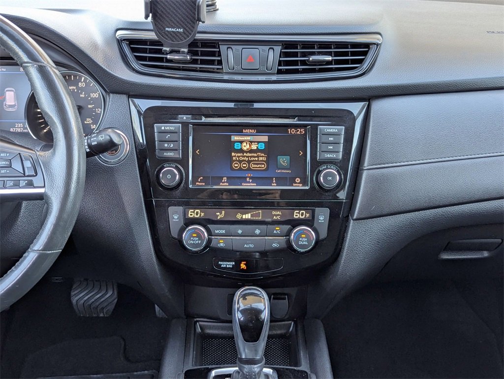 Used 2018 Nissan Rogue SV image 25