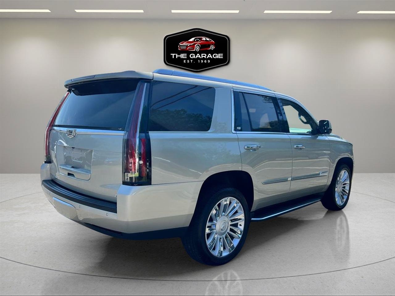 Used 2015 Cadillac Escalade Platinum AWD/4WD image 6
