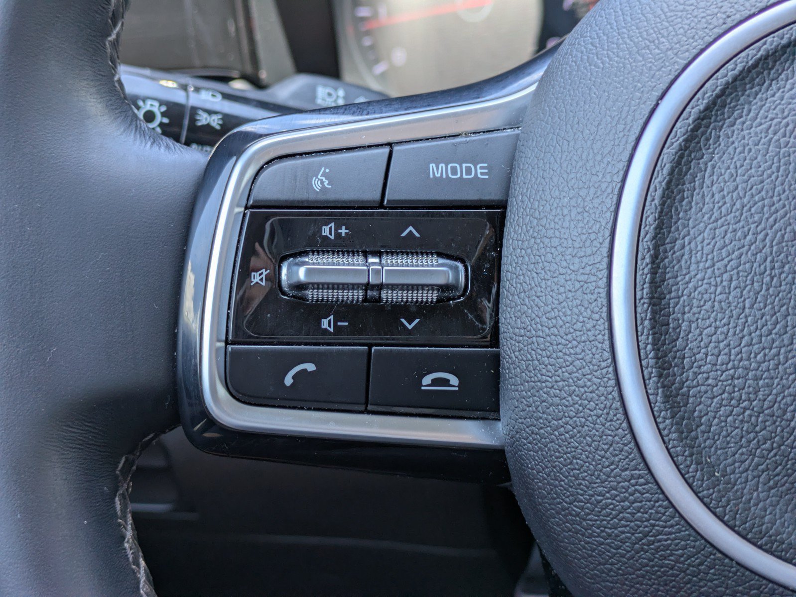 Certified 2023 Kia Sorento S FWD image 18
