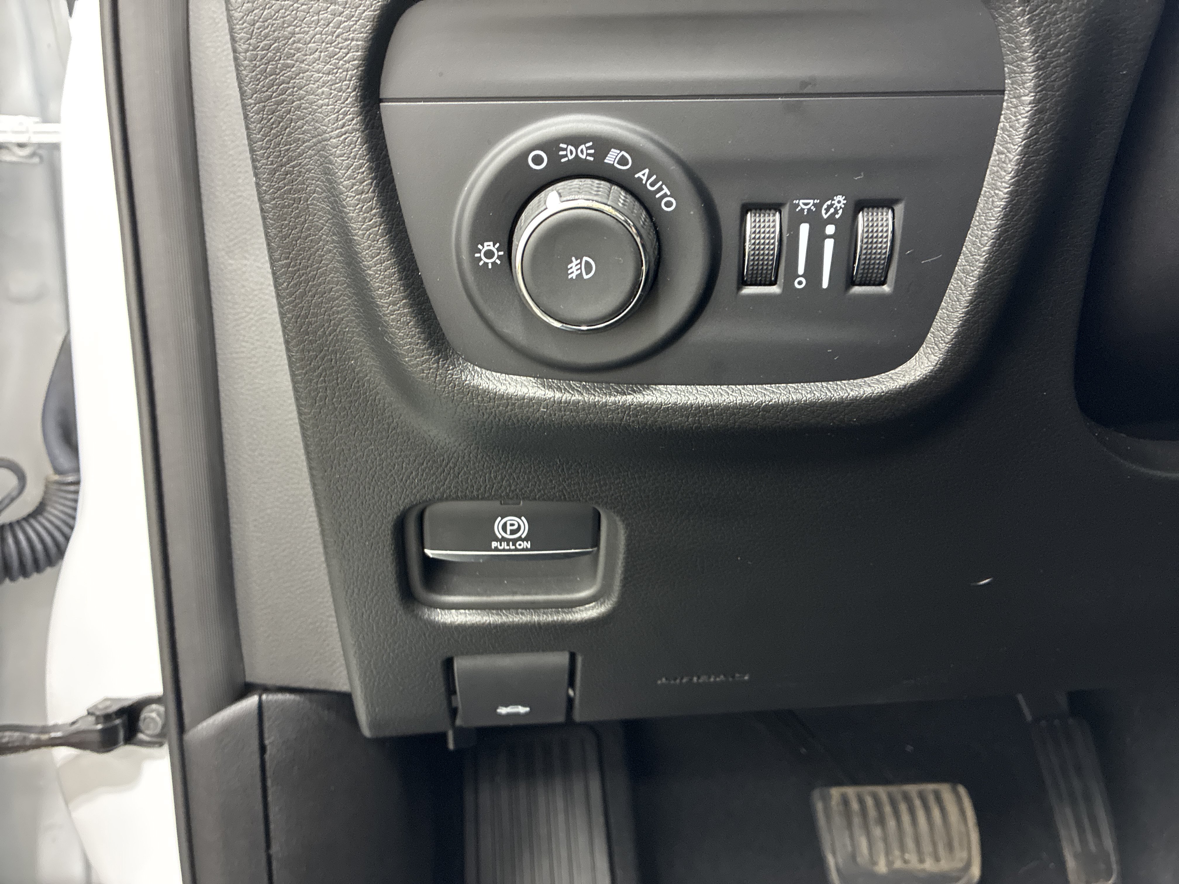 Certified 2024 Jeep Grand Cherokee L Limited w/ Luxury Tech Group II AWD/4WD image 21