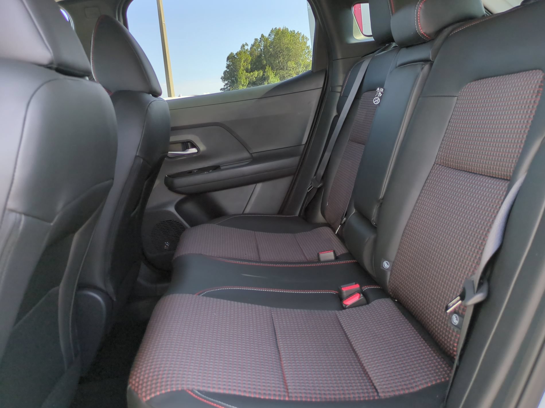 New 2026 Nissan Kicks SR FWD image 14