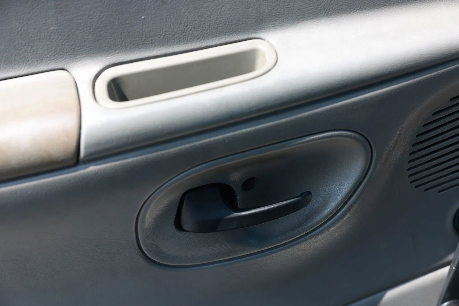 Used 2005 Ford E-350 and Econoline 350 Super Duty image 35