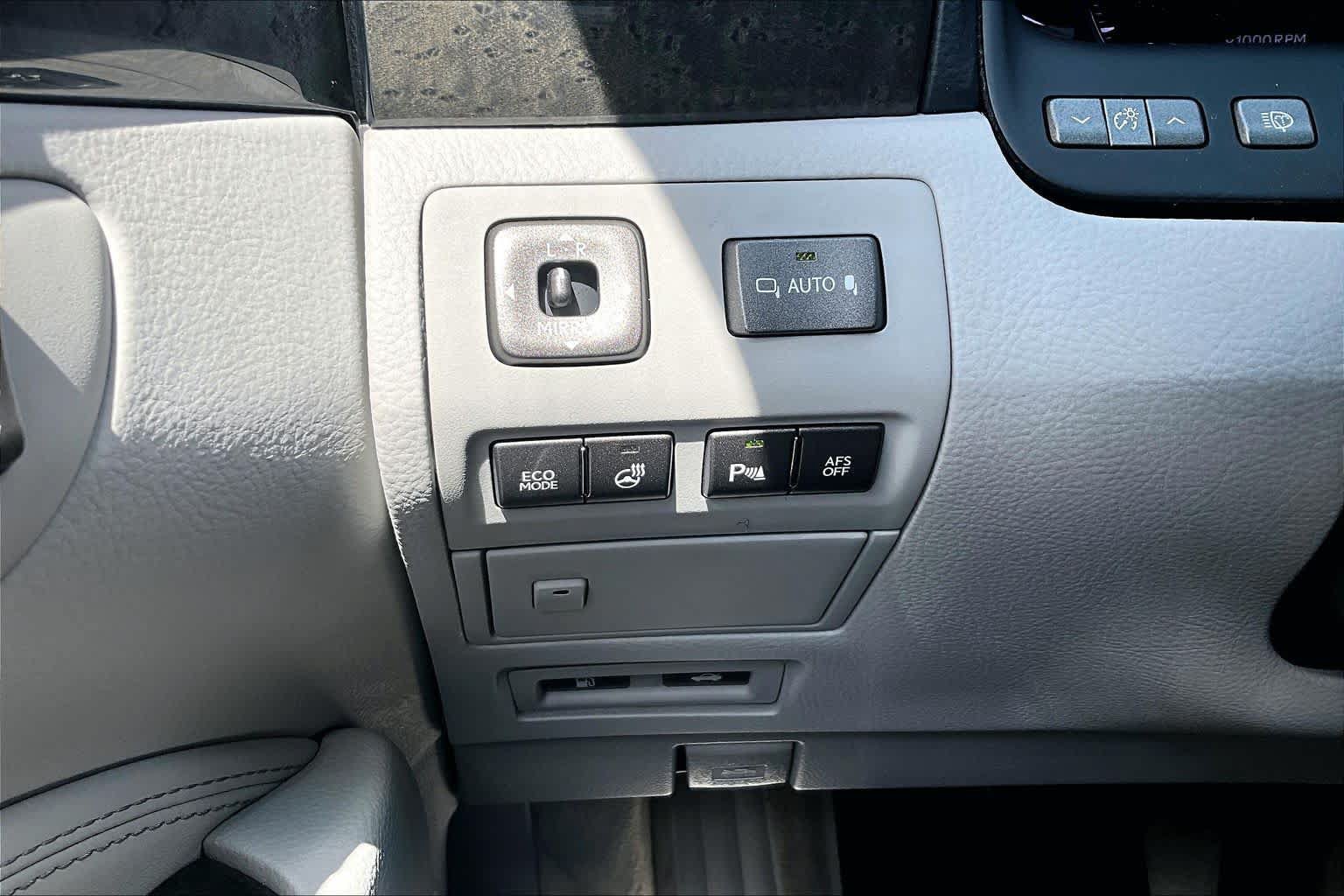Used 2012 Lexus LS 460 AWD w/ Luxury Value Edition image 33