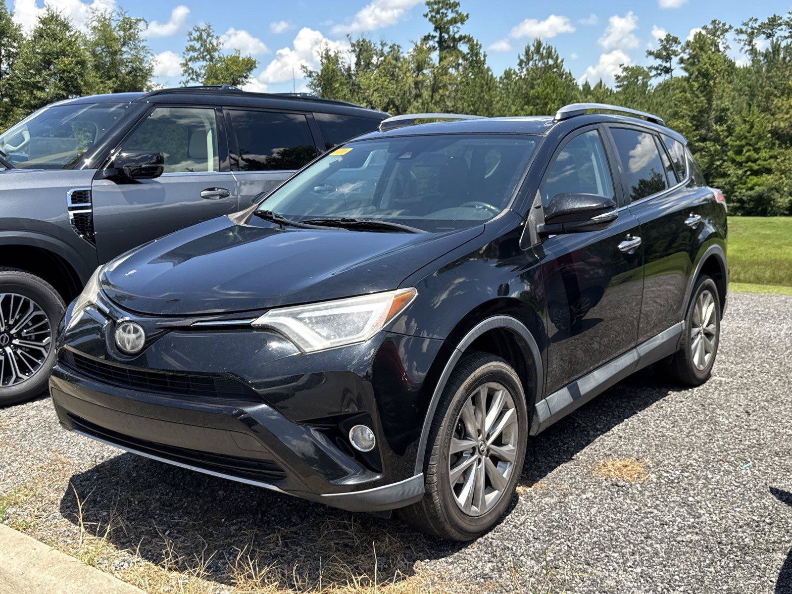 Used 2018 Toyota RAV4 Limited FWD image 4
