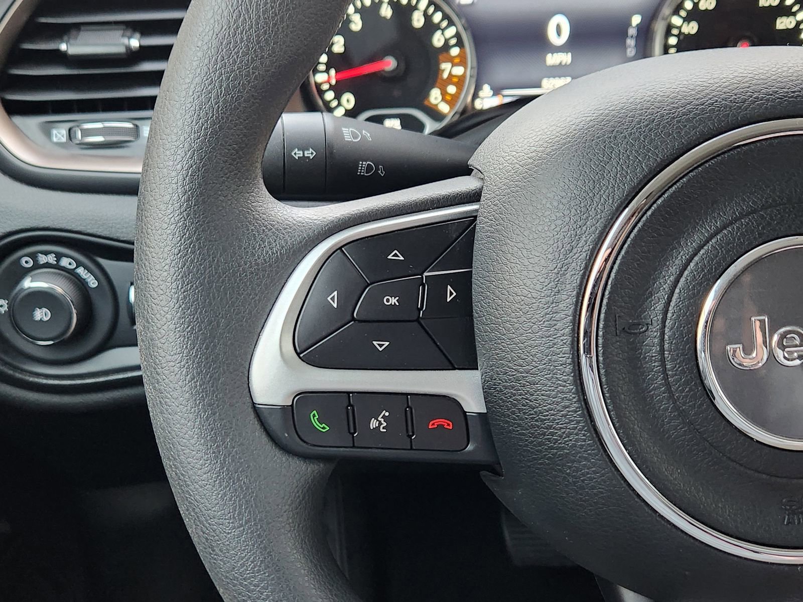 Used 2023 Jeep Renegade Latitude AWD/4WD image 34
