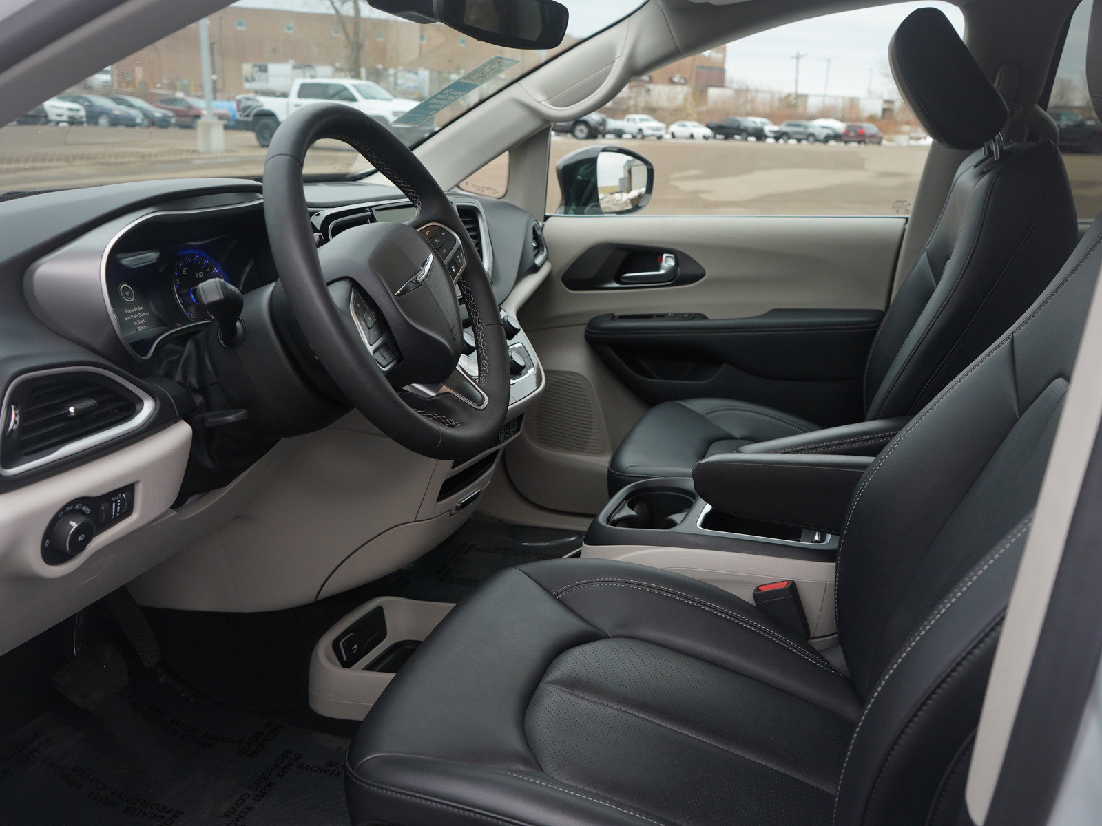 Used 2024 Chrysler Pacifica Touring-L image 17