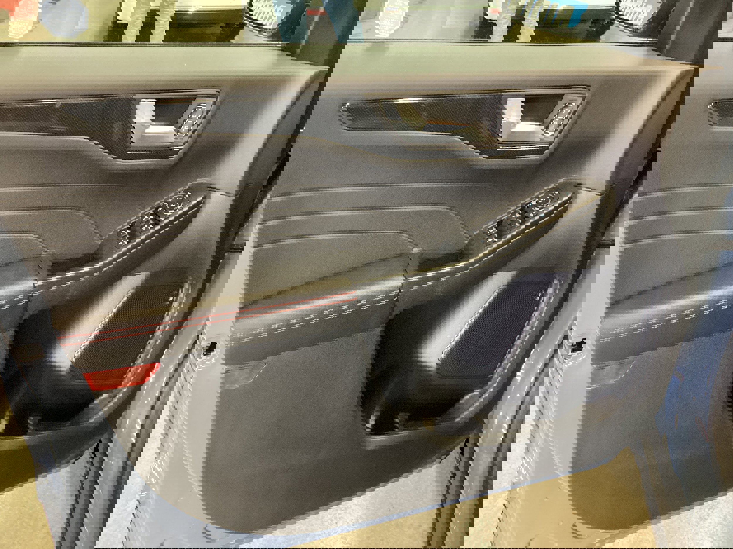 Used 2025 Ford Escape ST-Line Elite image 12