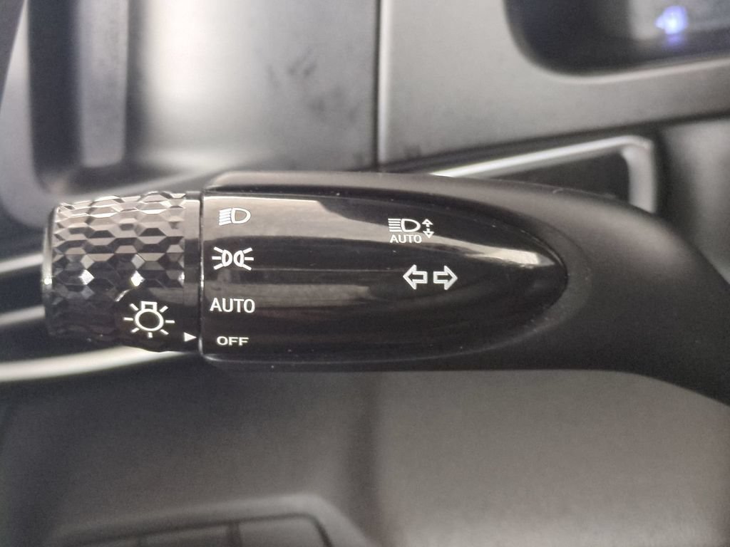 Used 2025 Hyundai Elantra SE FWD image 27