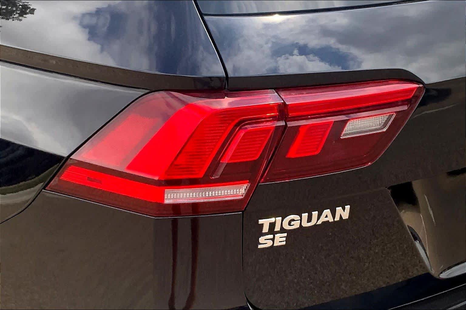 Used 2021 Volkswagen Tiguan SE R-Line FWD image 28