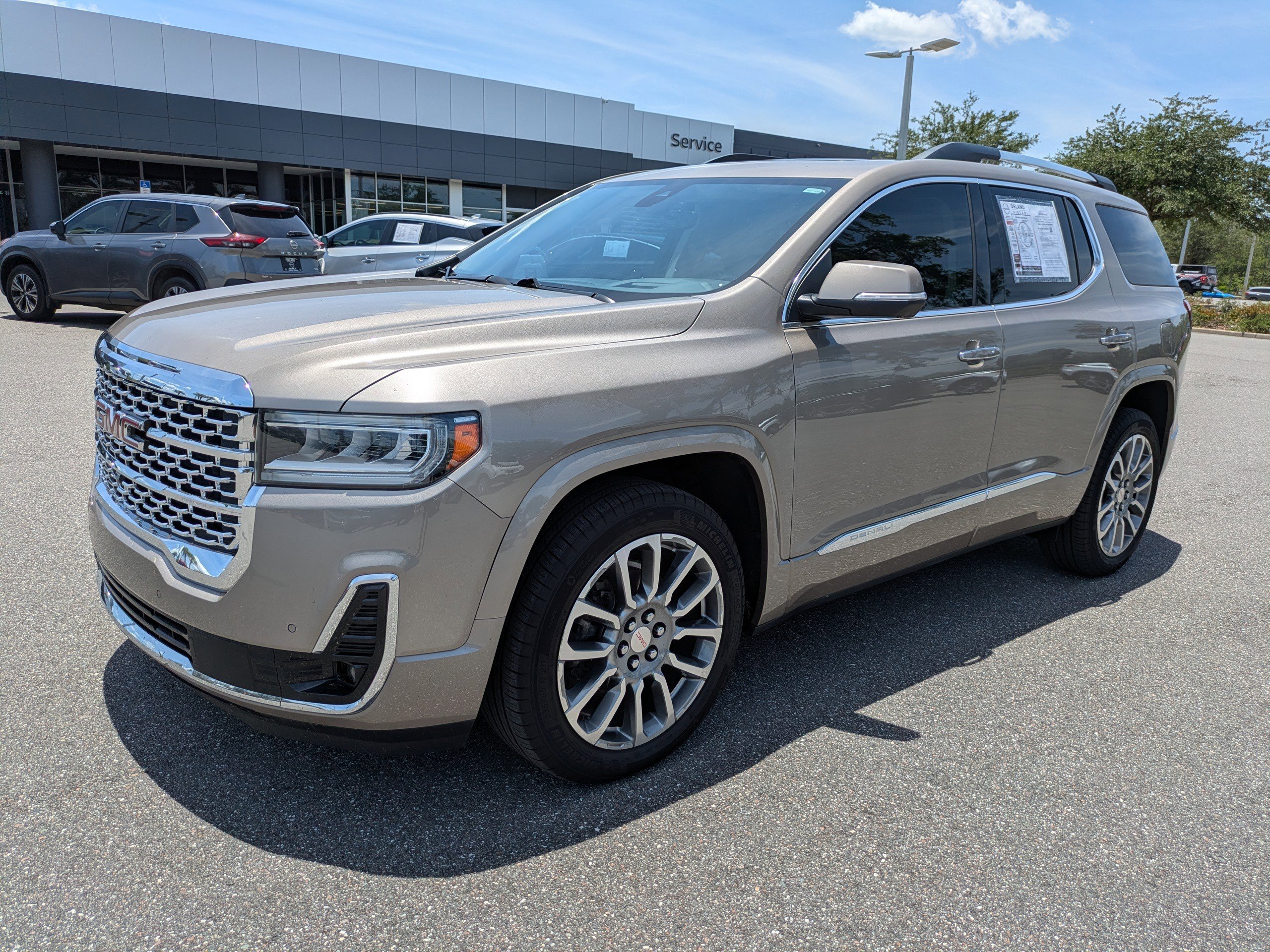 Used 2023 GMC Acadia Denali w/ Denali Ultimate Package AWD/4WD image 8