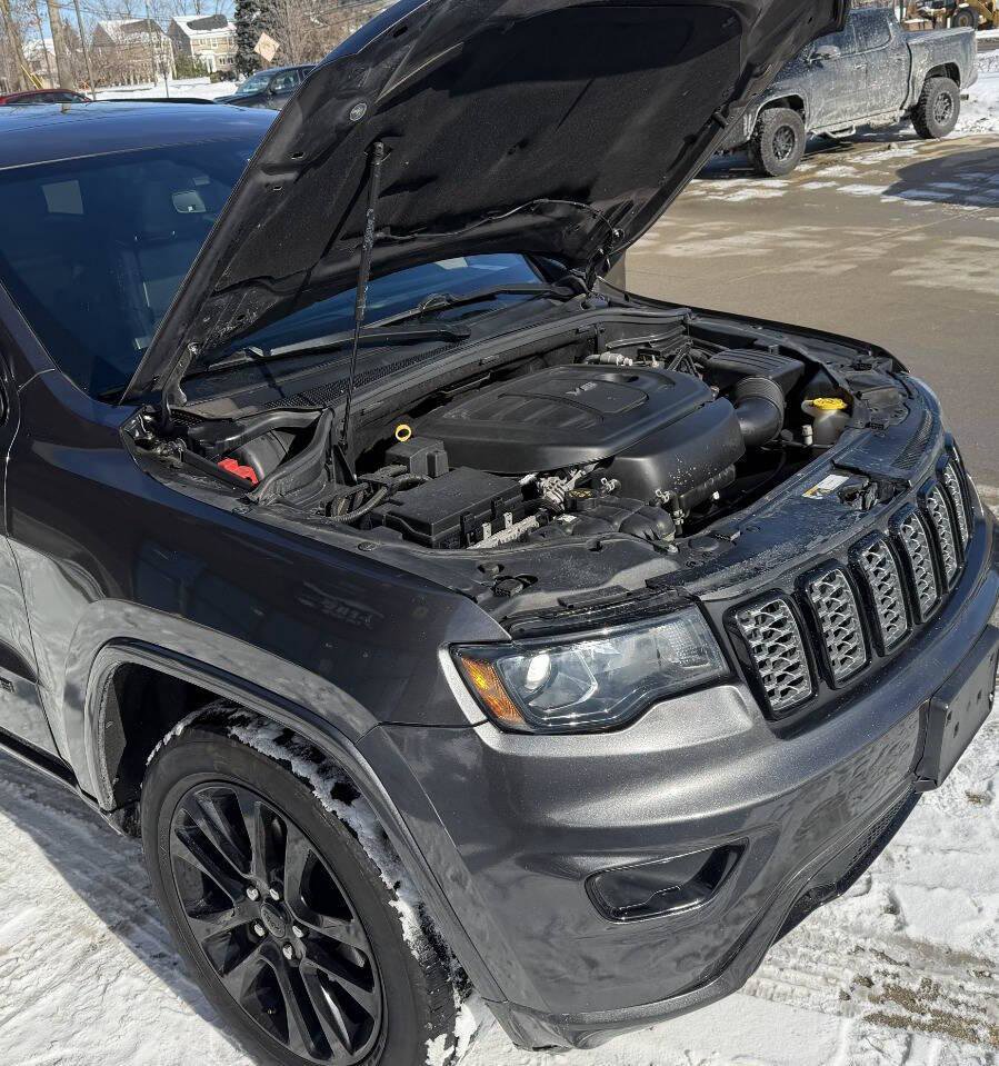 Used 2018 Jeep Grand Cherokee Altitude image 41
