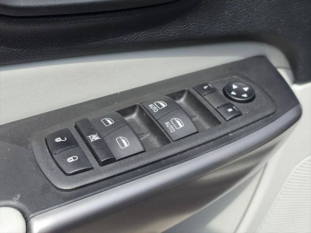 Certified 2022 Jeep Cherokee Latitude Lux w/ Sun & Sound Group AWD/4WD image 18