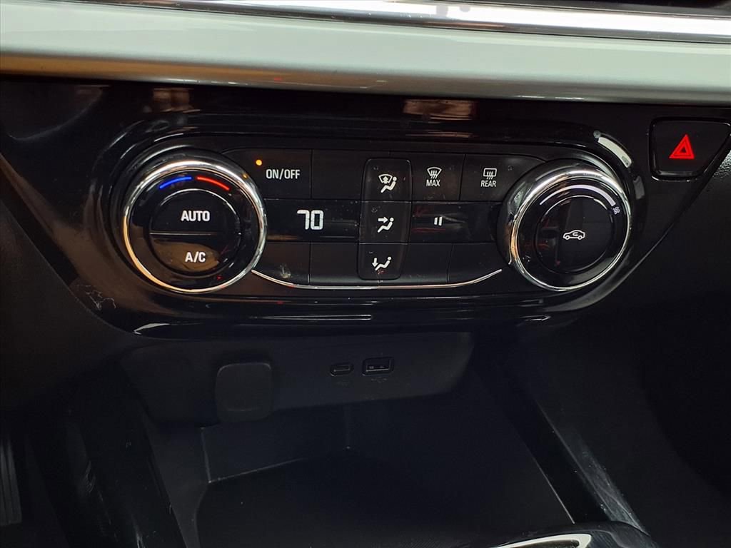 Used 2025 Chevrolet Trax LT image 19