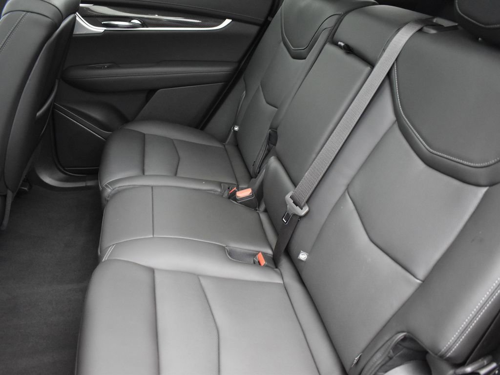 Used 2024 Cadillac XT6 Sport w/ LPO, ONYX Package image 24