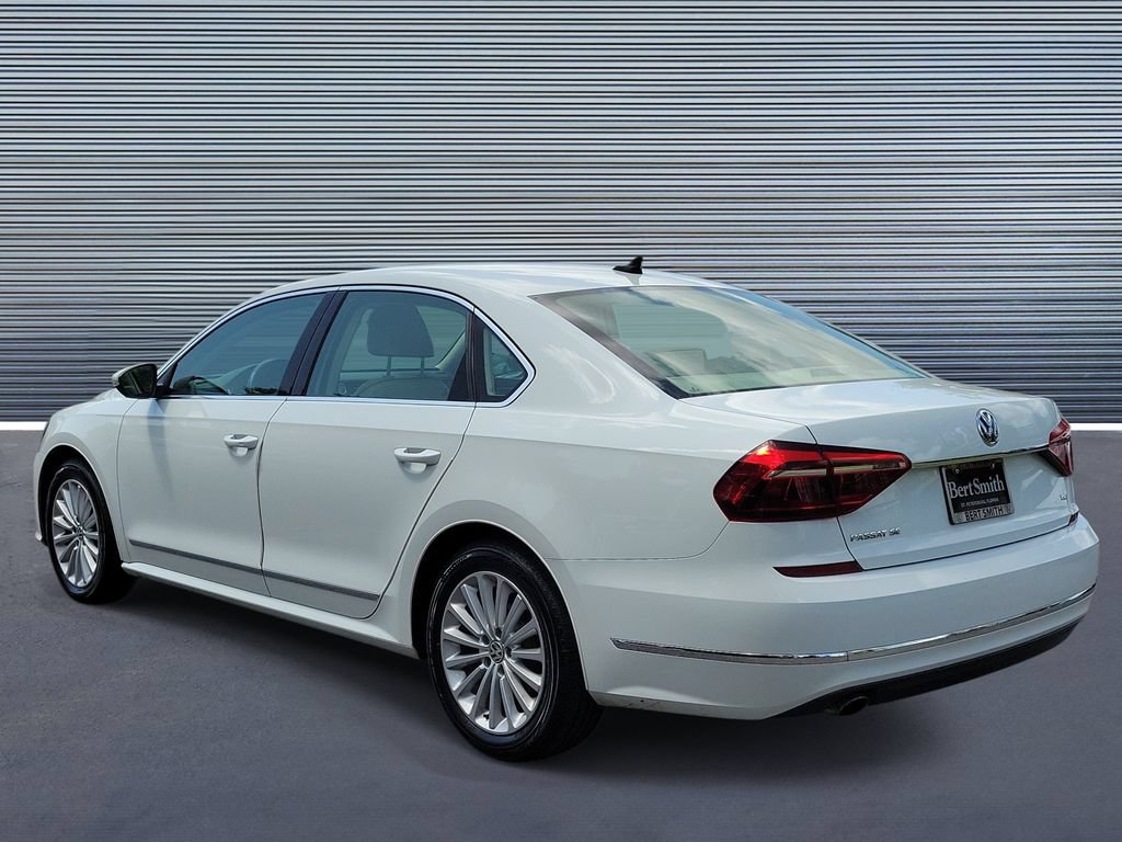 Used 2017 Volkswagen Passat 1.8T SE FWD image 4