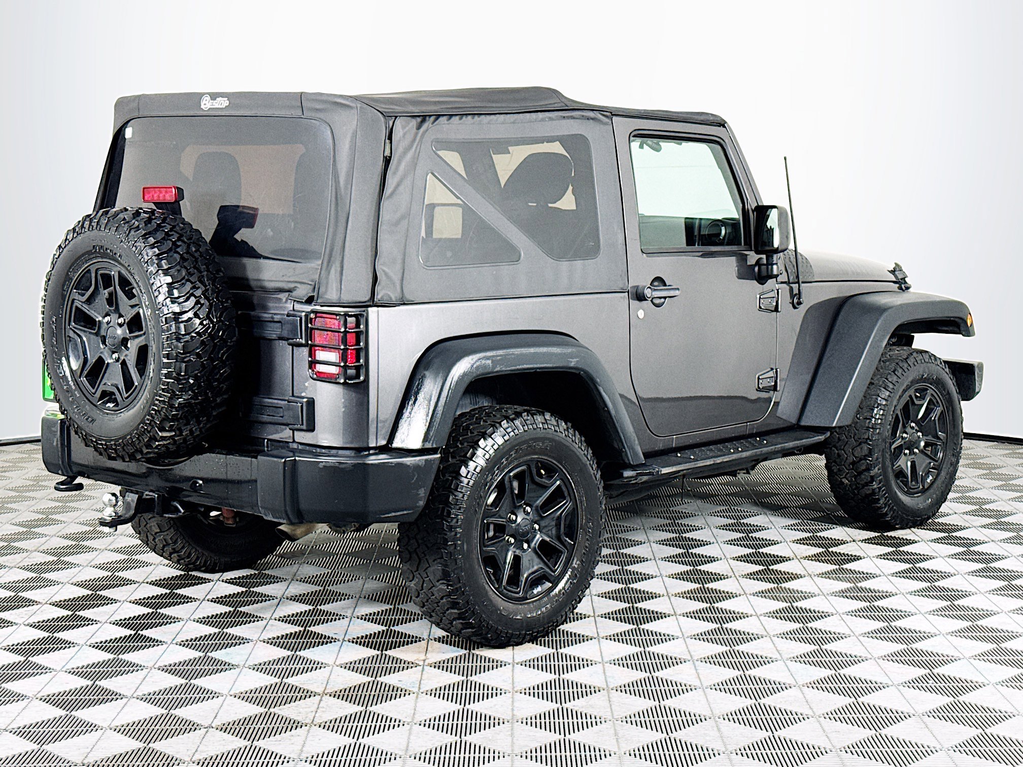 Used 2018 Jeep Wrangler Sport image 10
