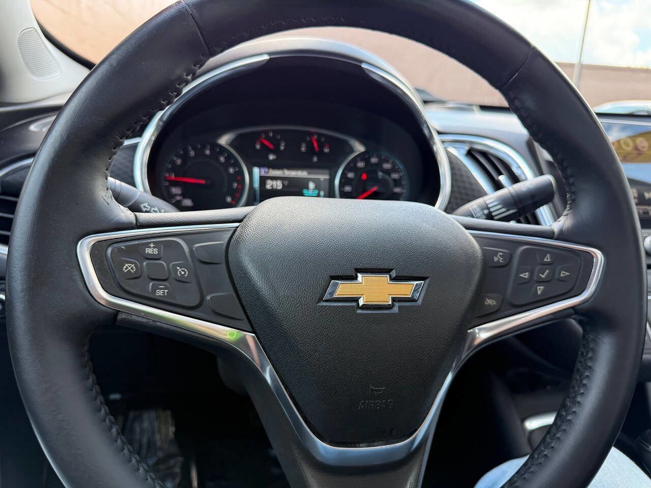 Used 2018 Chevrolet Malibu LT image 12