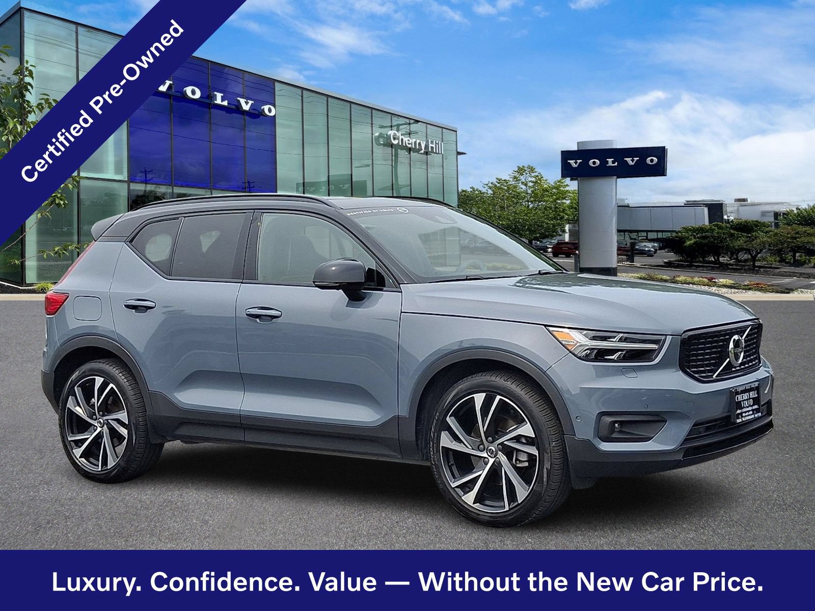 Certified 2022 Volvo XC40 T5 R-Design w/ Advanced Package AWD/4WD image 1