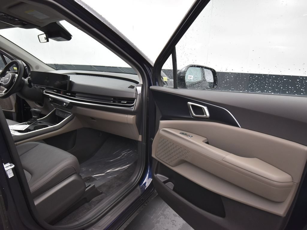 New 2026 Kia Carnival FWD image 11