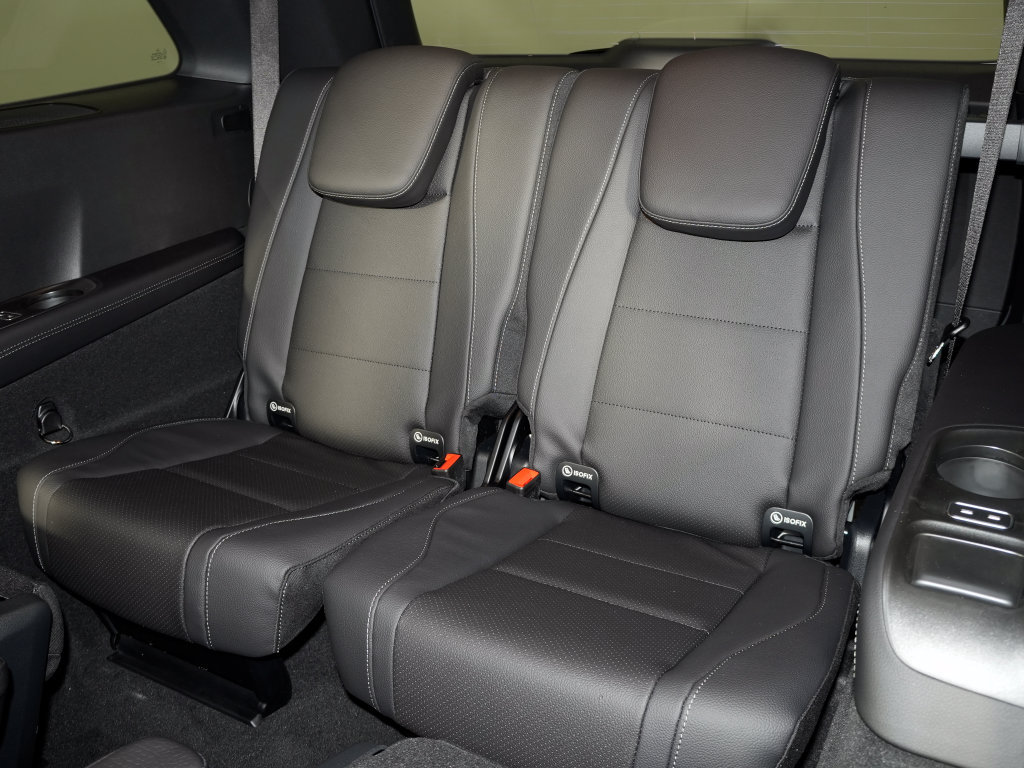 Certified 2026 Mercedes-Benz GLS 450 4MATIC image 32