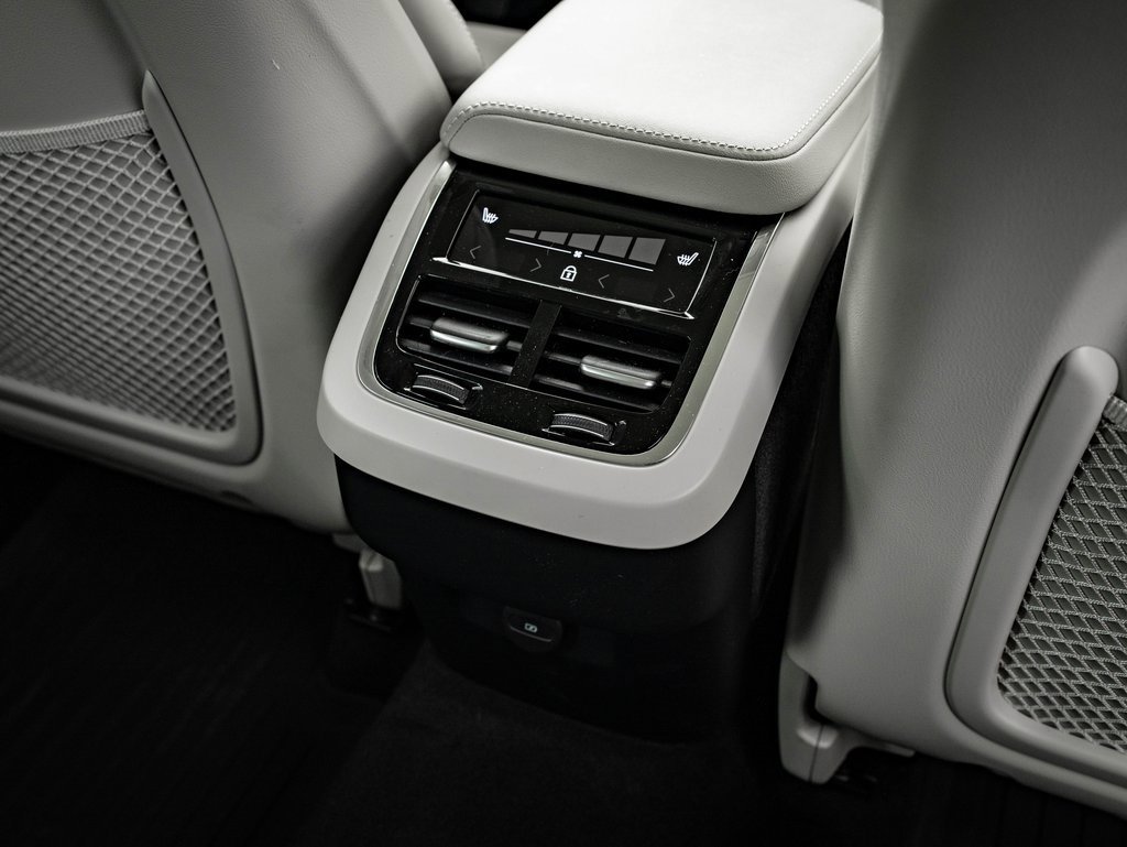 Used 2025 Volvo XC60 B5 Ultra w/ Protection Package Premier image 36