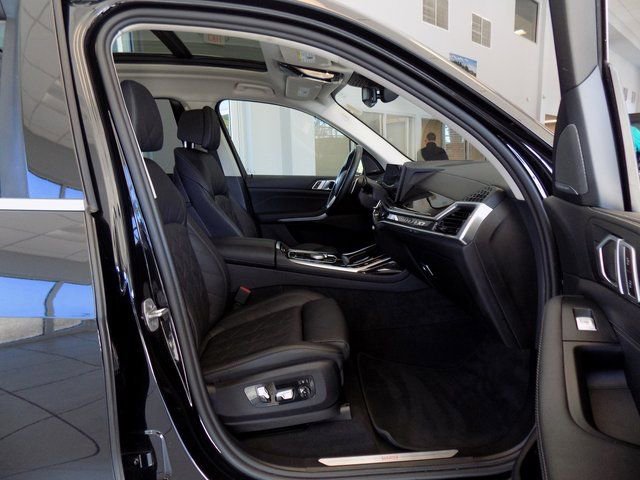 Used 2024 BMW X7 xDrive40i image 23