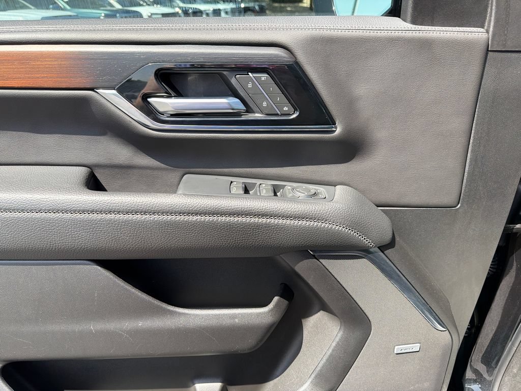 Used 2025 GMC Yukon Denali AWD/4WD image 26