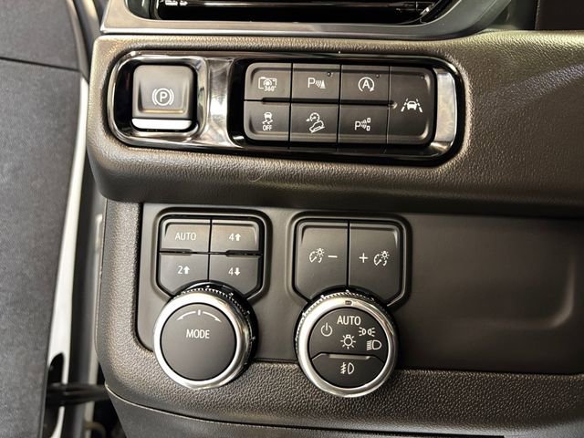 Used 2025 GMC Yukon AT4 w/ AT4 Premium Package image 24