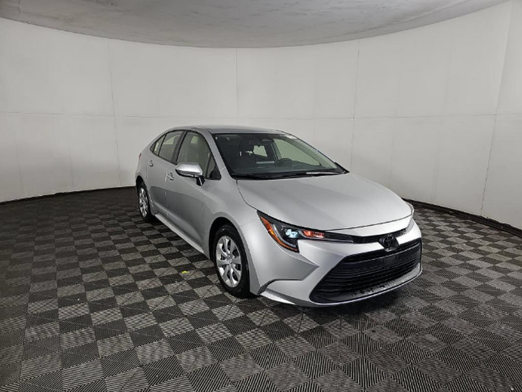 Used 2023 Toyota Corolla LE FWD image 3
