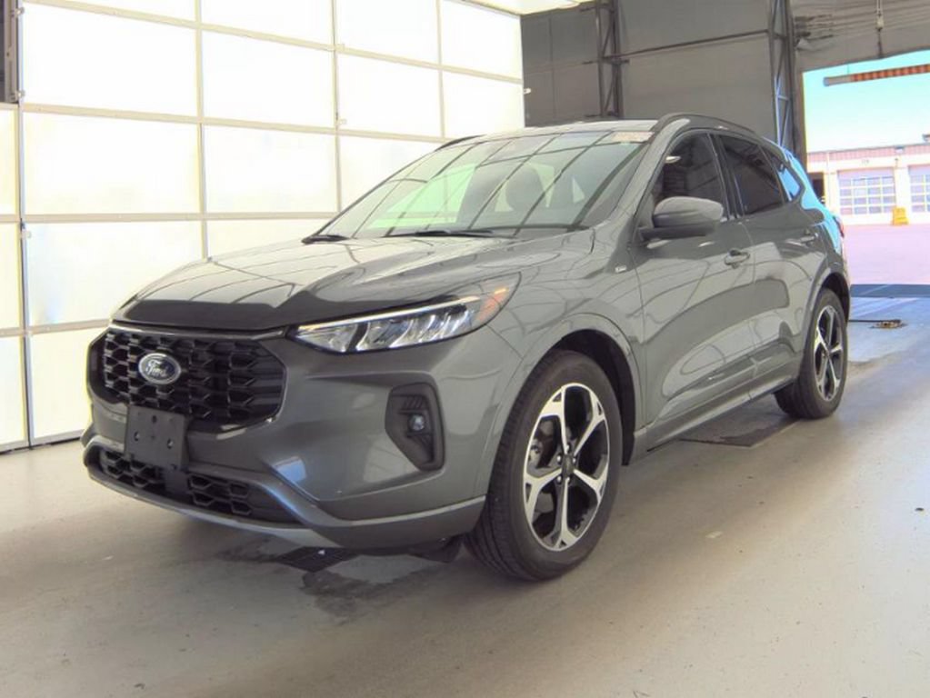 Used 2023 Ford Escape ST-Line Select w/ Tech Pack #2 AWD/4WD image 2