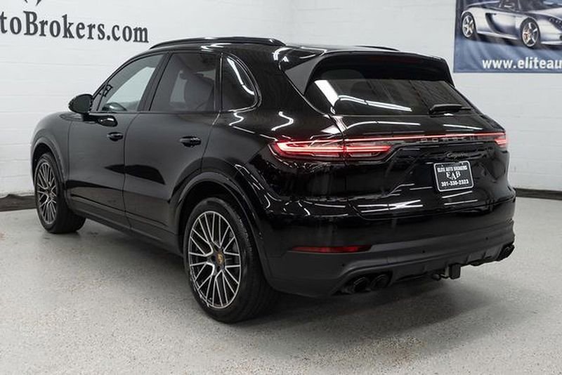 Used 2023 Porsche Cayenne Platinum Edition image 6