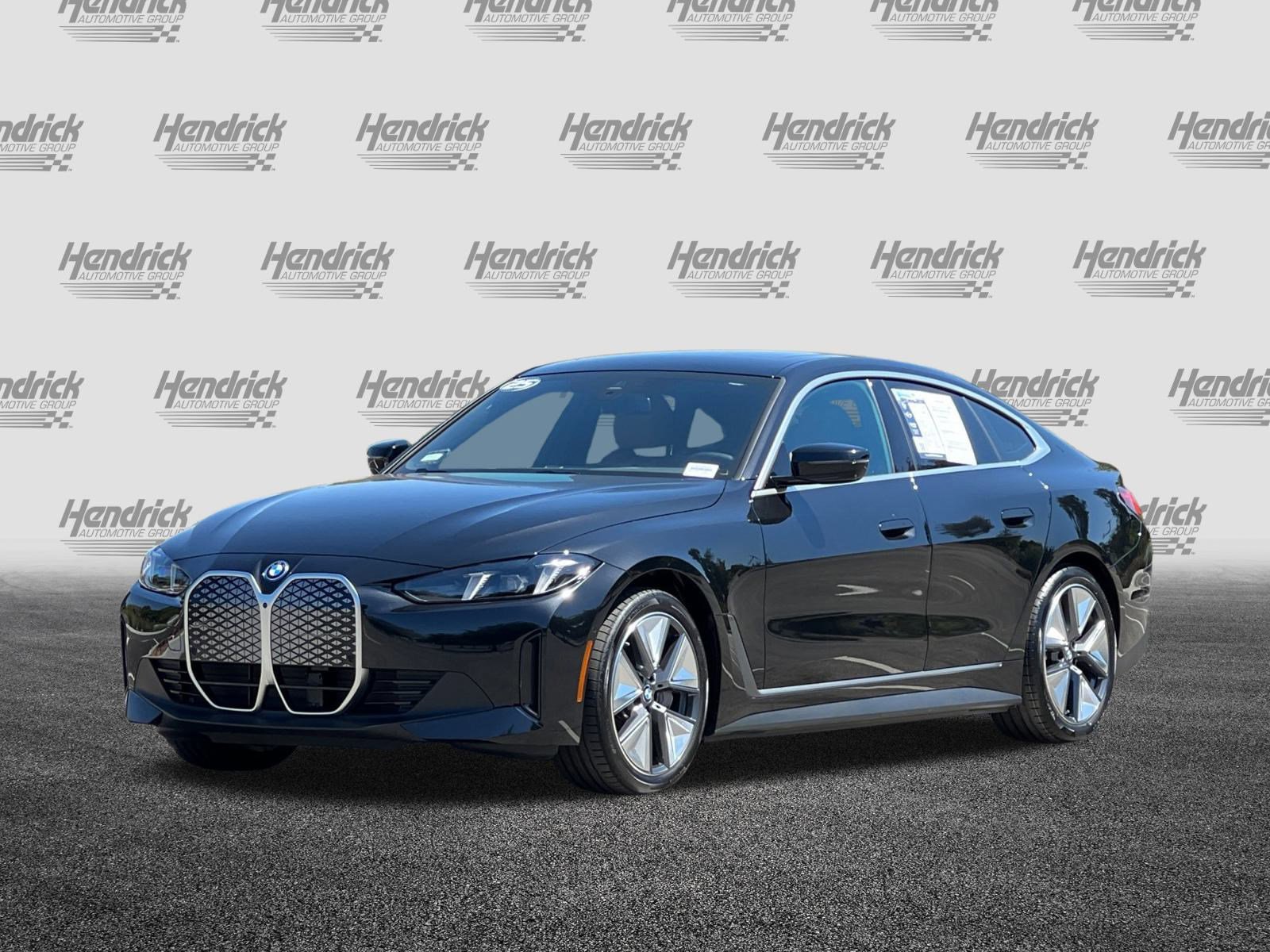 Used 2025 BMW i4 eDrive40 w/ Dynamic Handling Package image 9
