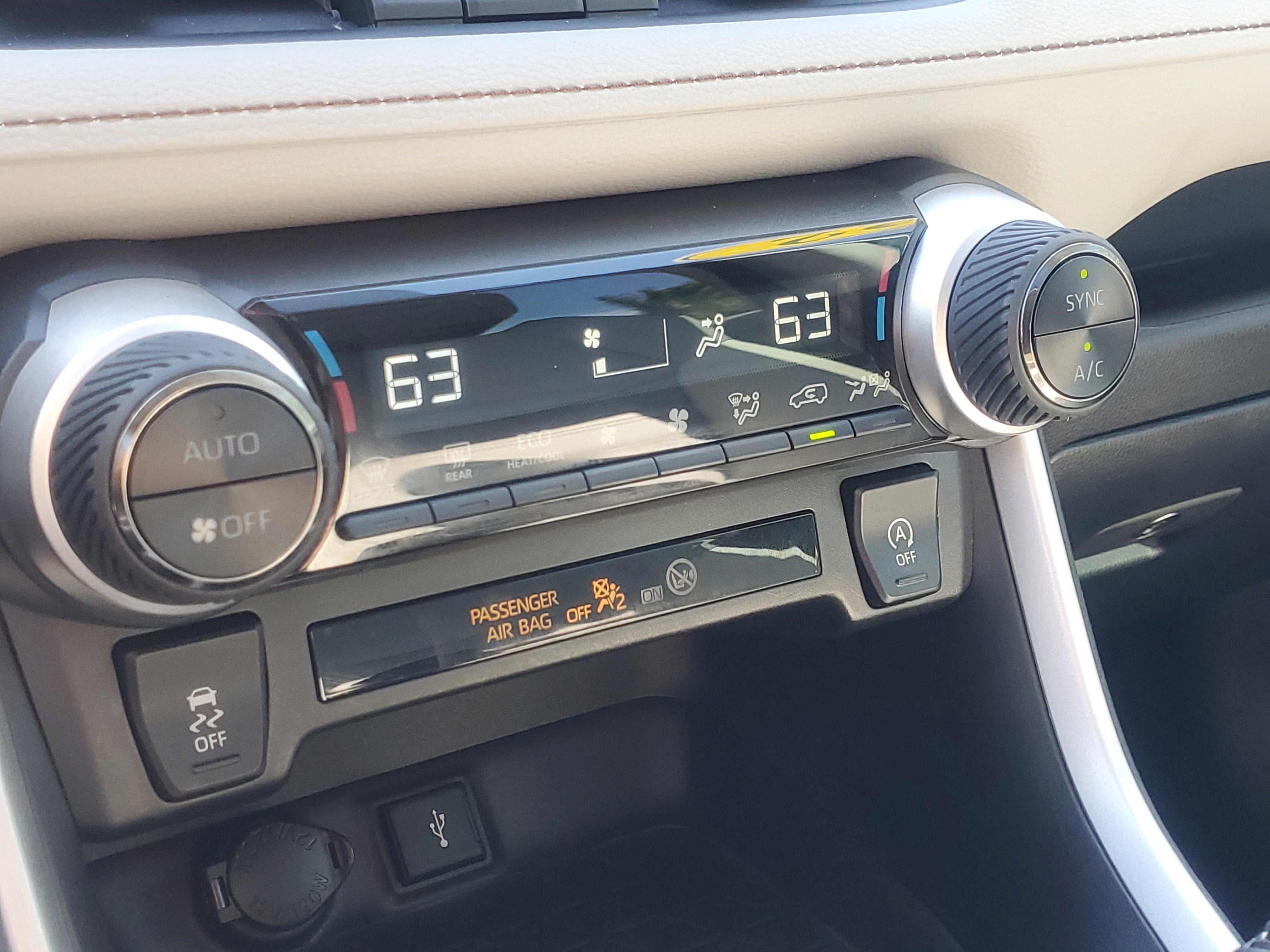 Used 2022 Toyota RAV4 XLE Premium image 30