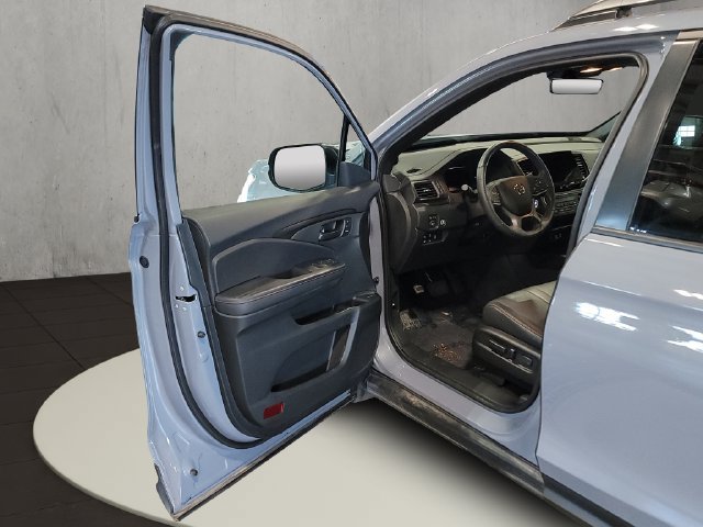 Used 2025 Honda Passport TrailSport image 42