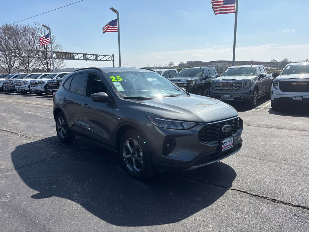 Used 2025 Ford Escape ST-Line Select image 3