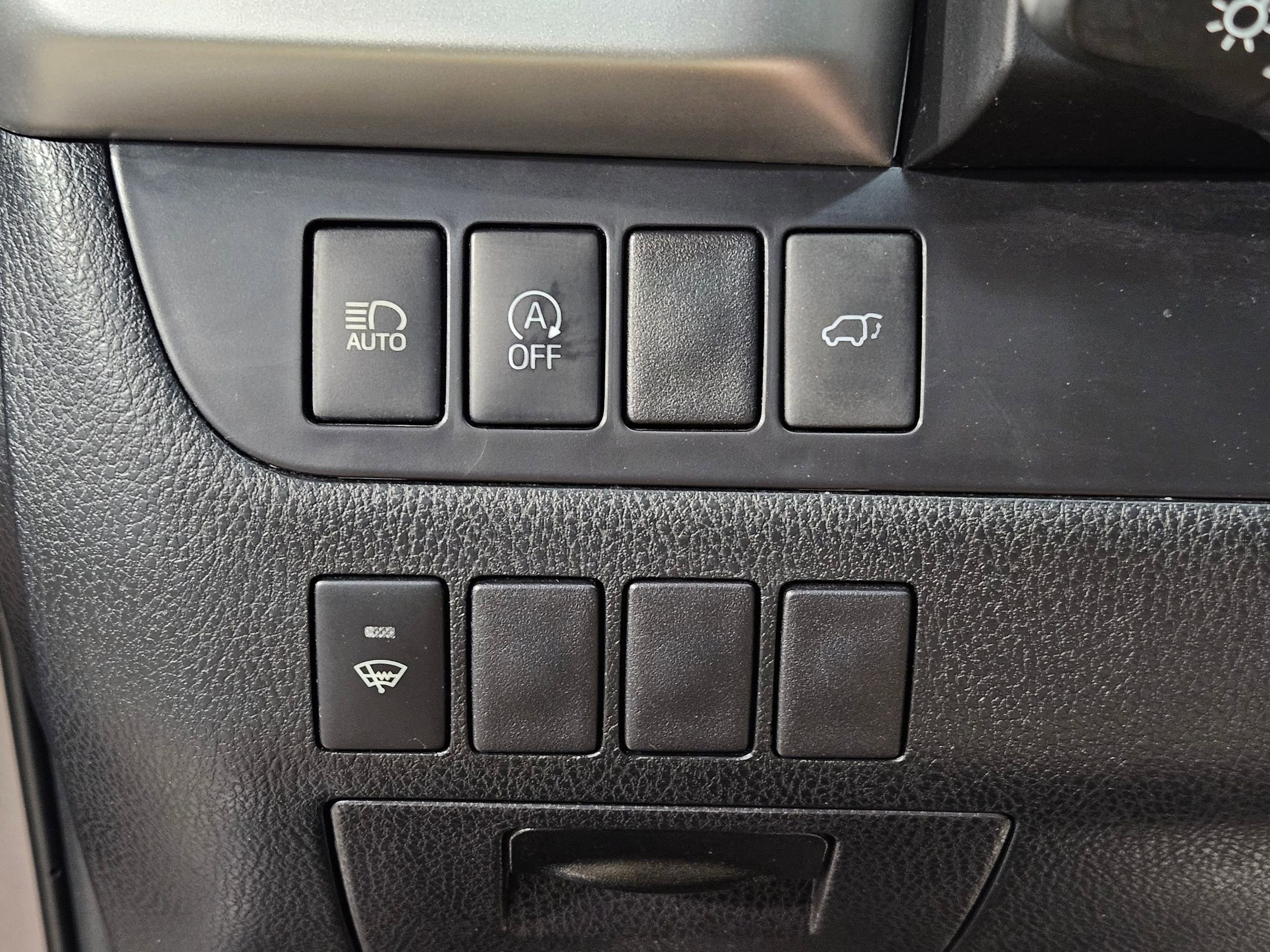 Used 2019 Toyota Highlander XLE FWD image 26