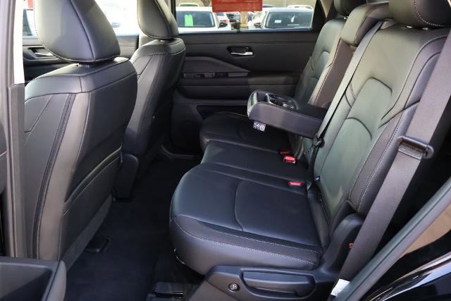 Certified 2025 Nissan Pathfinder SL image 15