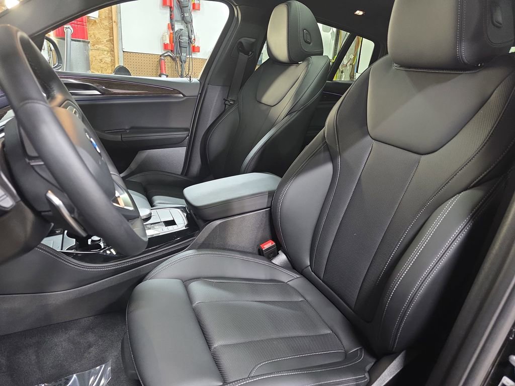 Used 2025 BMW X4 xDrive30i image 16