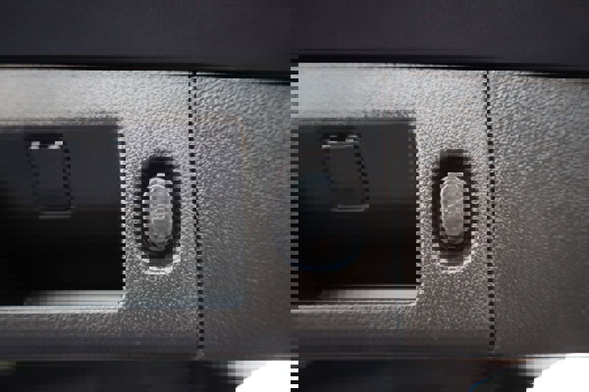 Used 2018 Chevrolet Suburban Premier image 18