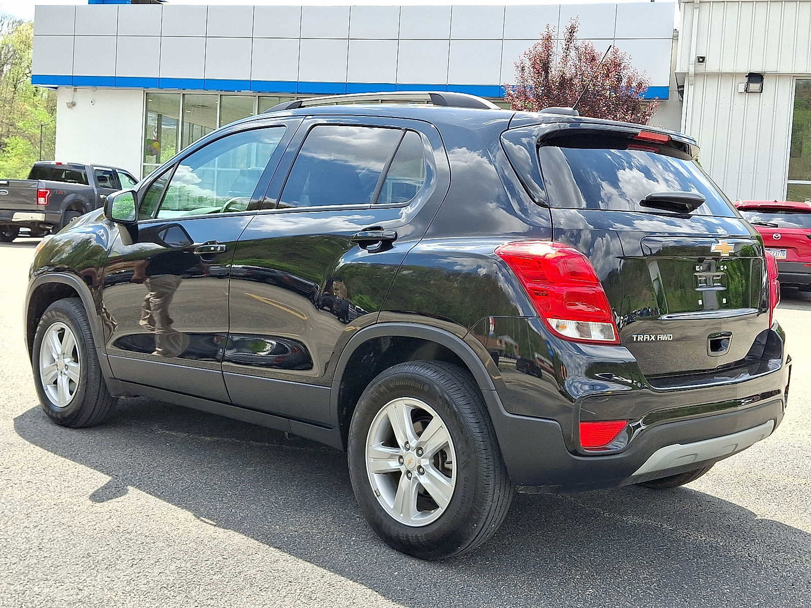 Used 2022 Chevrolet Trax LT w/ LT Convenience Package AWD/4WD image 4
