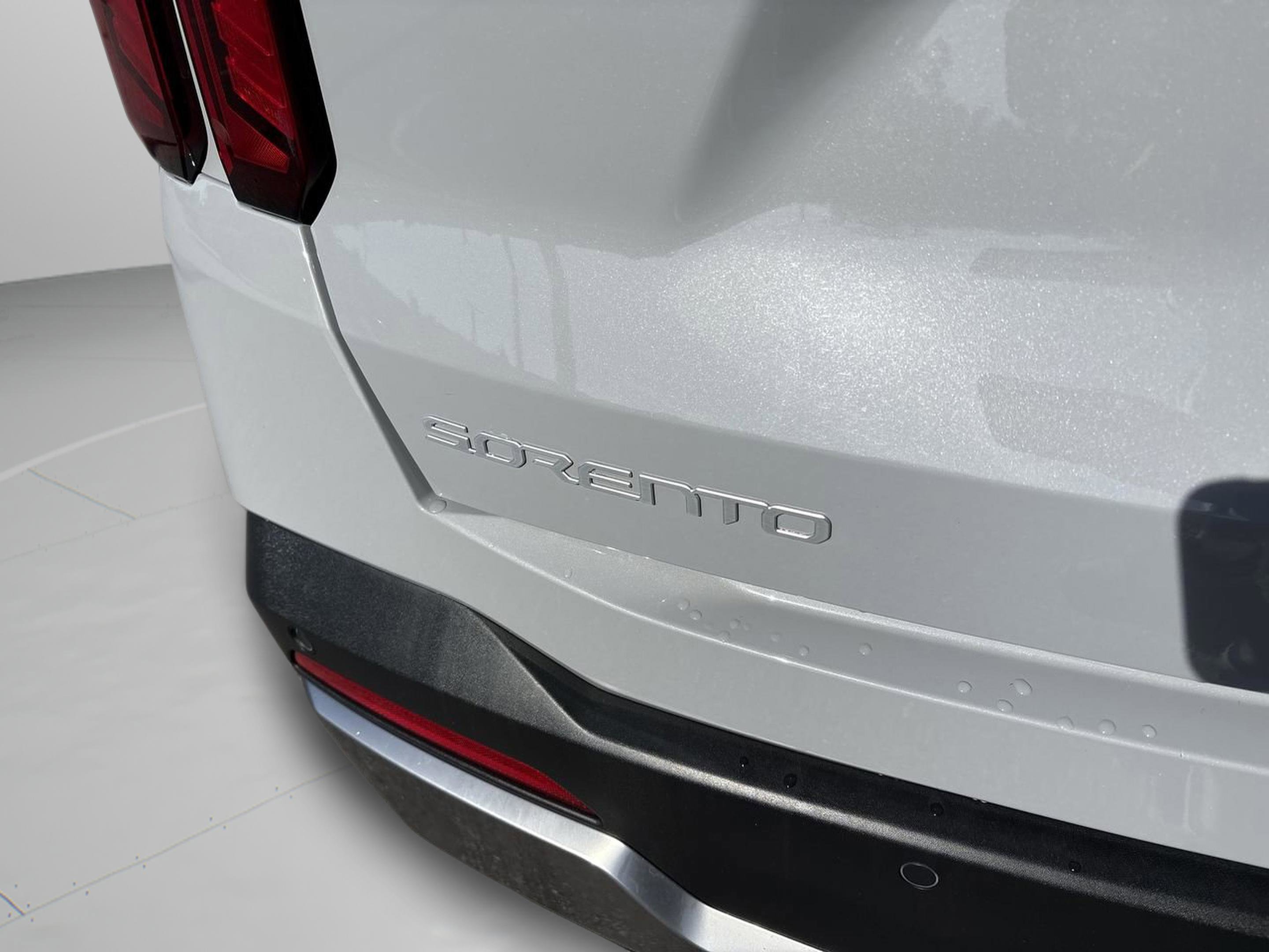 Used 2025 Kia Sorento S image 24