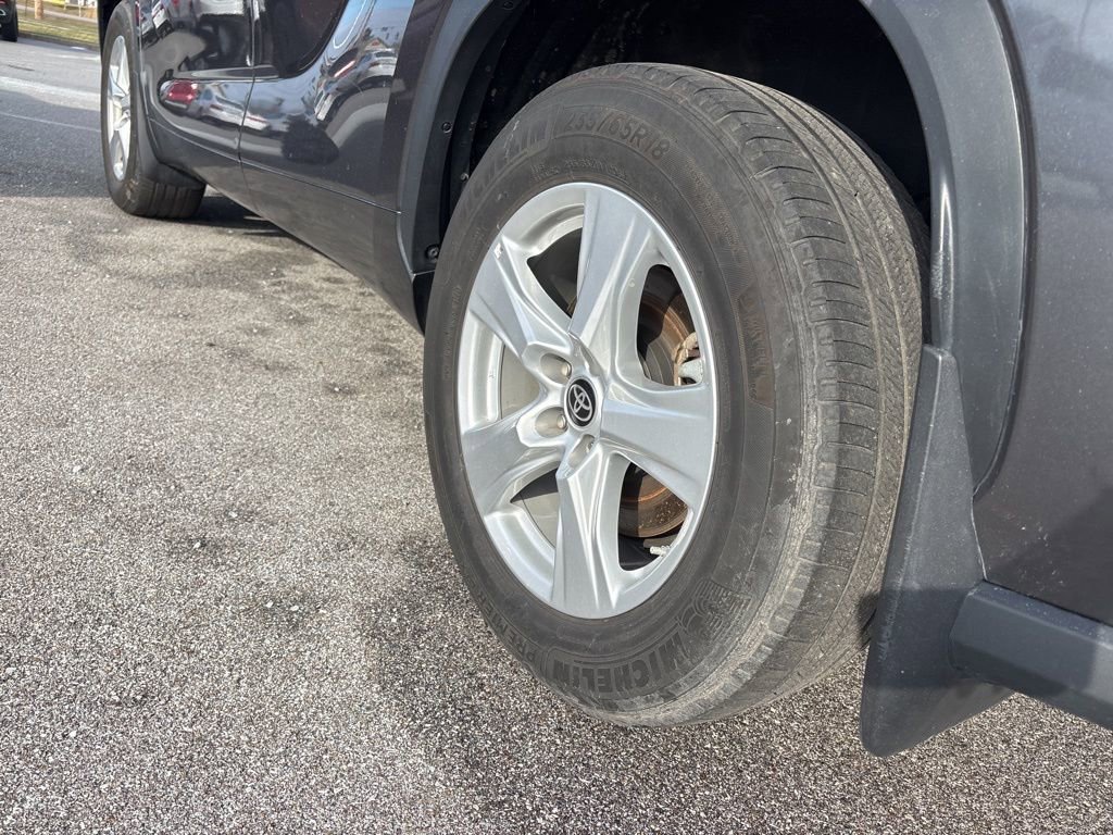 Used 2024 Toyota Highlander LE image 16