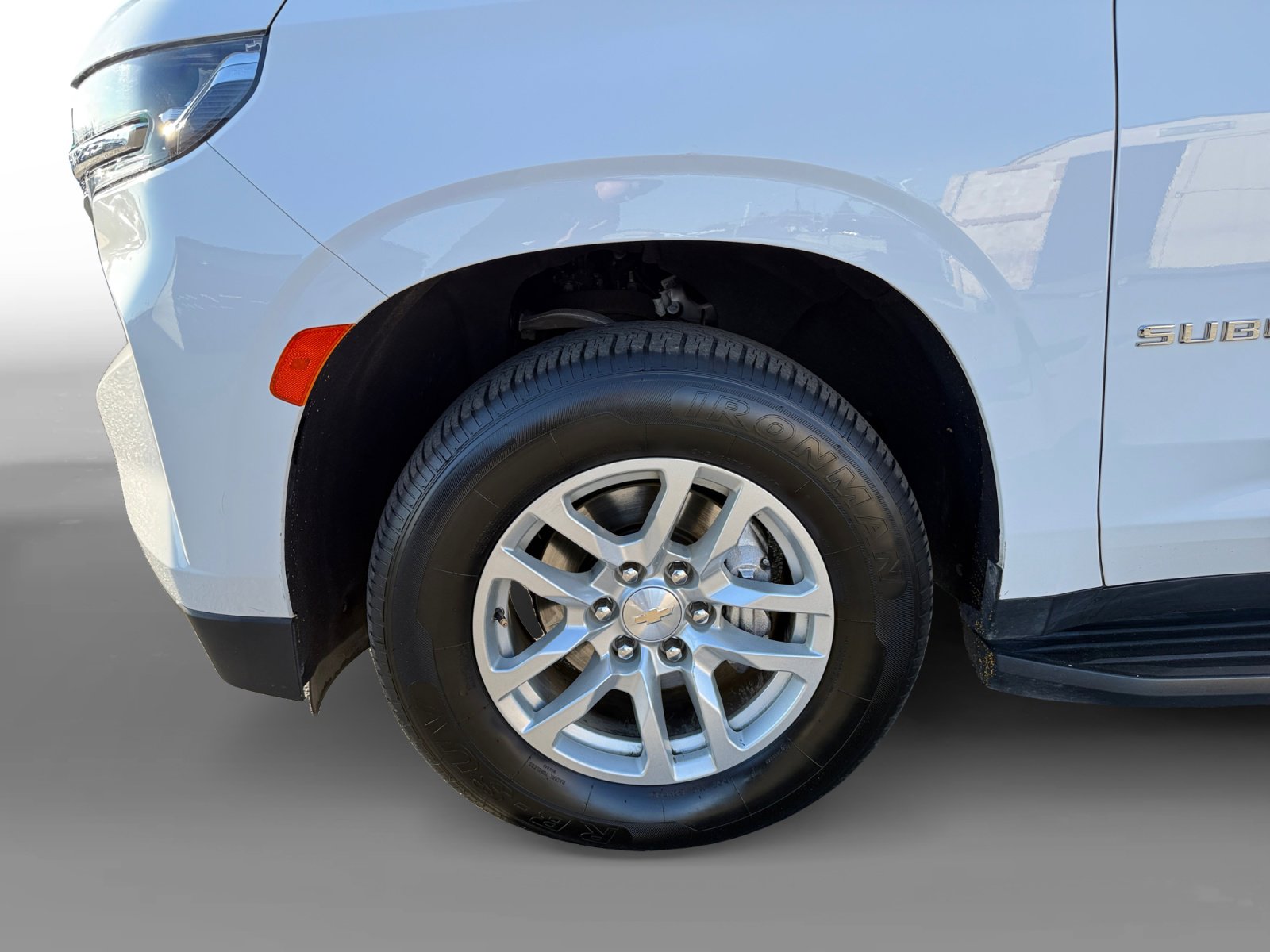 Used 2023 Chevrolet Suburban LT image 9