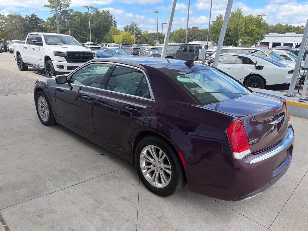 Used 2021 Chrysler 300 Touring L RWD image 7