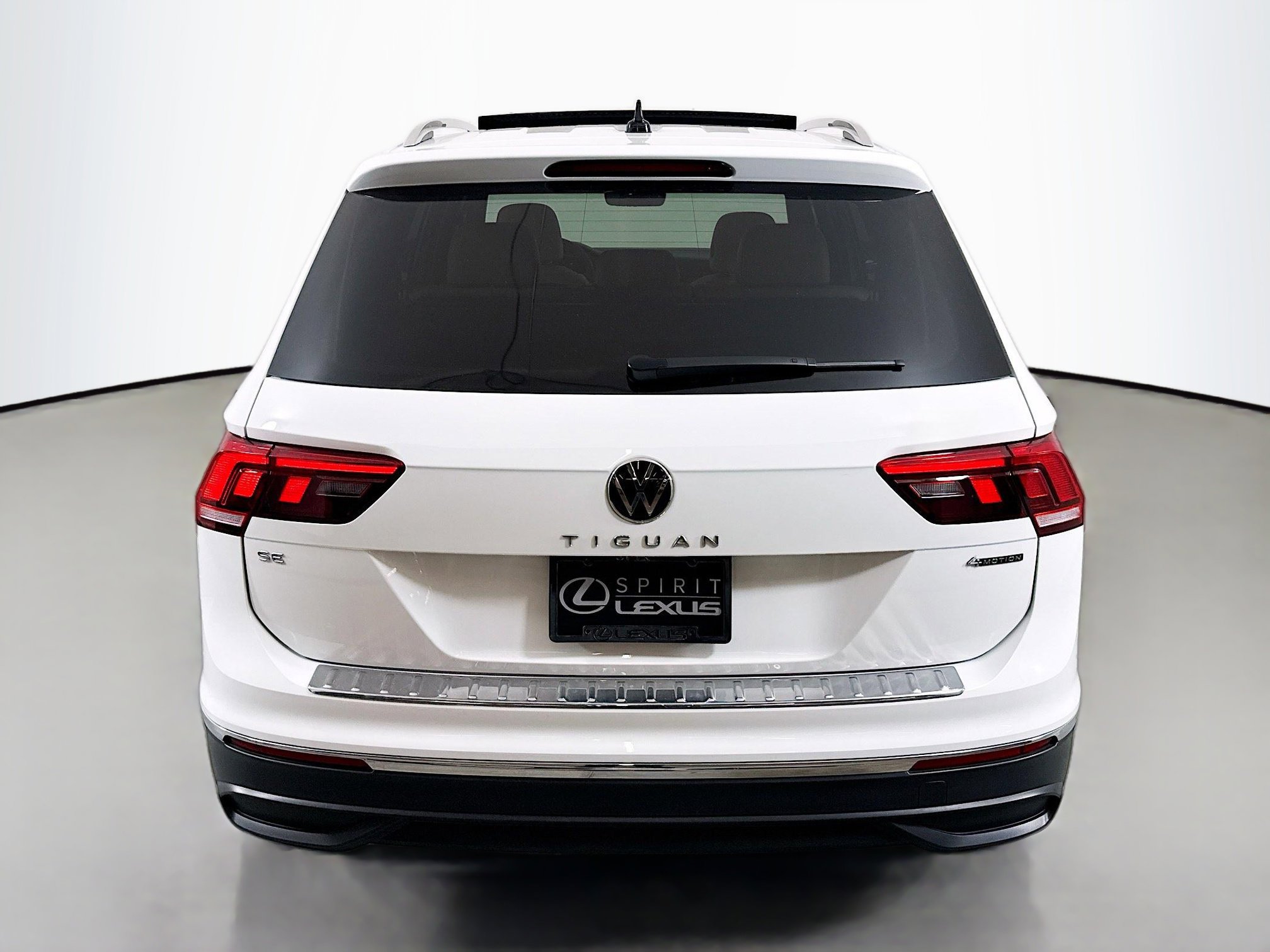 Used 2024 Volkswagen Tiguan SE image 6